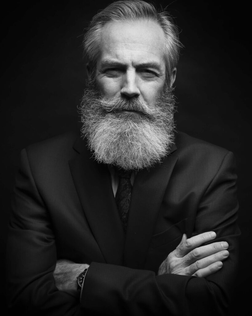 Aprende a conectar con mejores clientes, apelando, a hombres que comparten tu visión y valores.