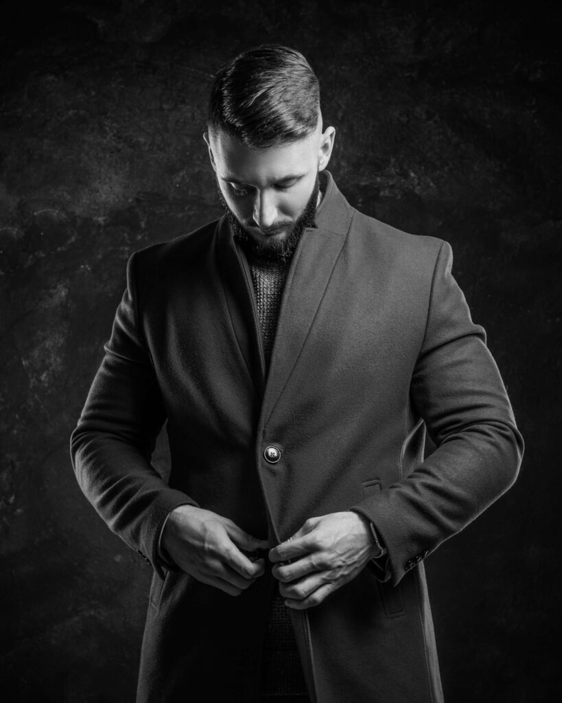 Cómo discernir entre ambos hombres críticos en la práctica y por qué es mejor el pensamiento del intelectual crítico.