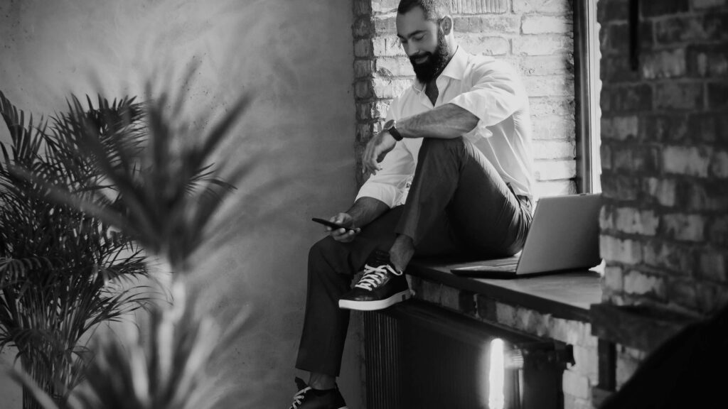 El hombre de negocios contemporáneo domina la simultaneidad.