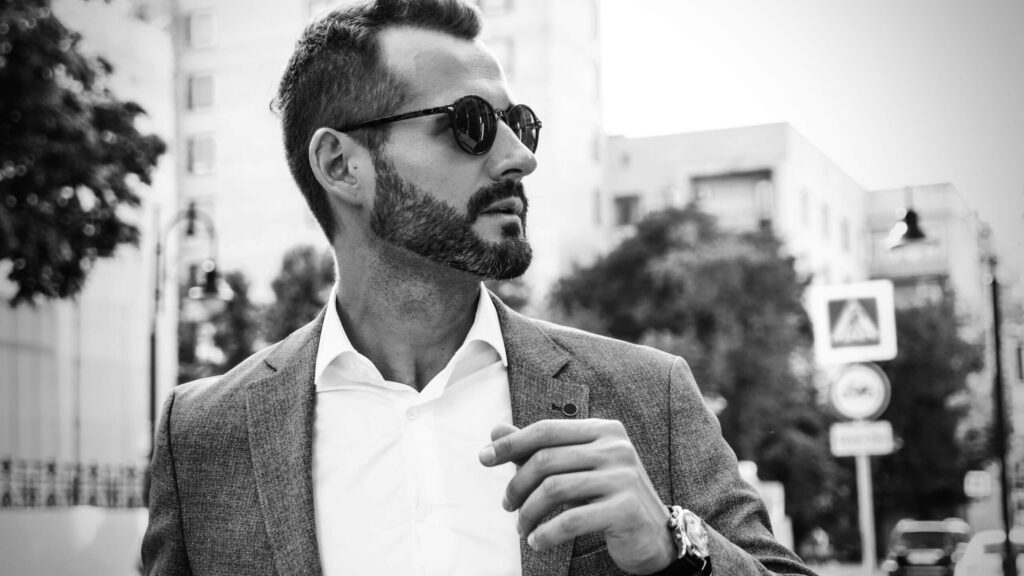 Los hombres de negocios contemporáneos atraen a clientes específicos