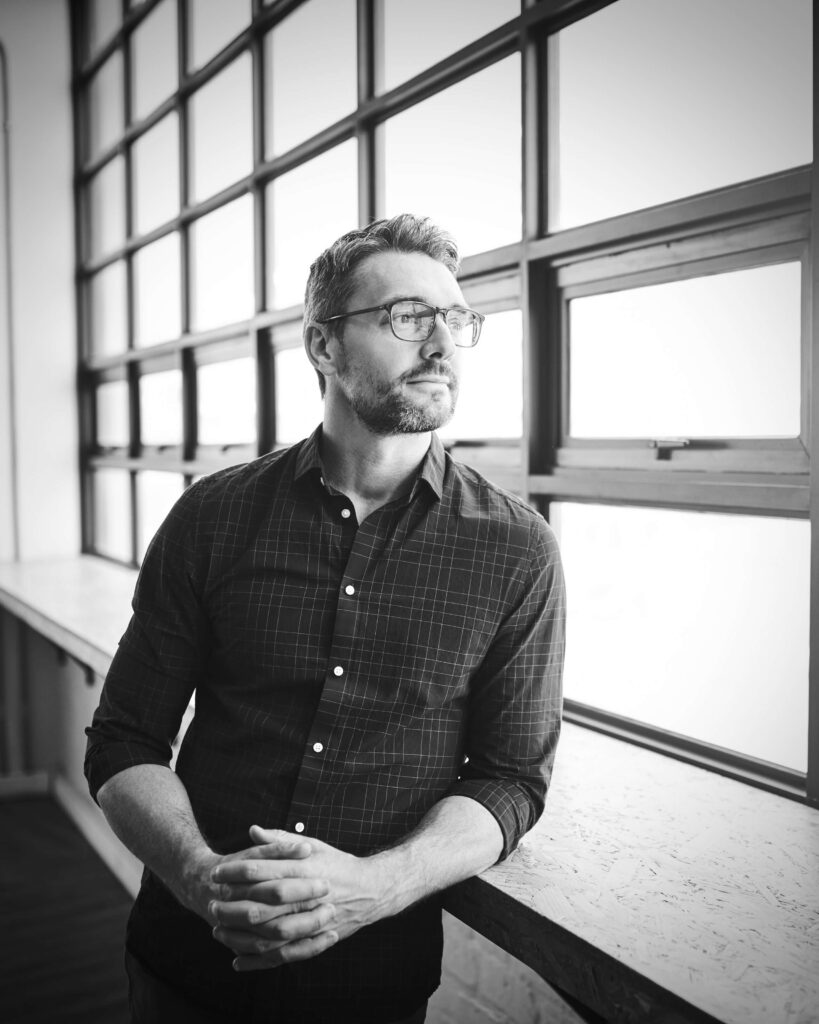 Descubre 7 modos de cuestionar la IA para potenciar tus negocios y tu liderazgo masculino.